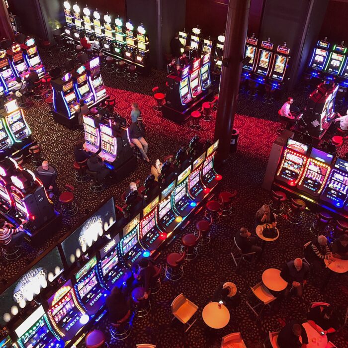 Online Casinon vs. Landbaserade Casinon: En Djupgående Jämförelse